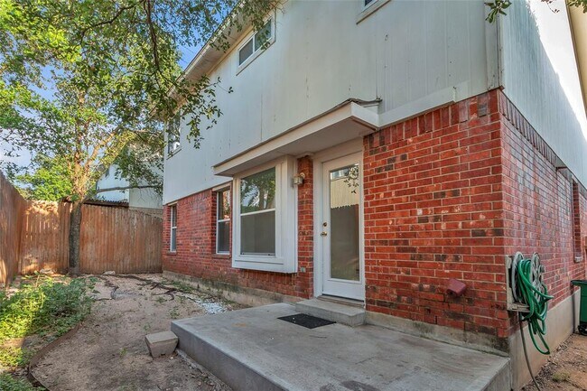 Building Photo - 1012 Traci Michelle Dr