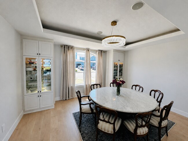 Building Photo - Stunning Custom Camas Home