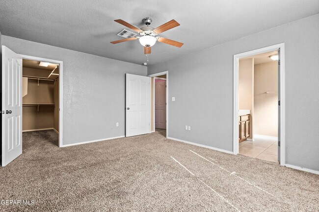 Building Photo - 10720 Canyon Sage Dr