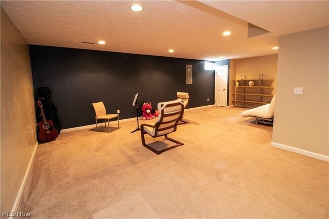 Building Photo - 4977 Lake View Dr