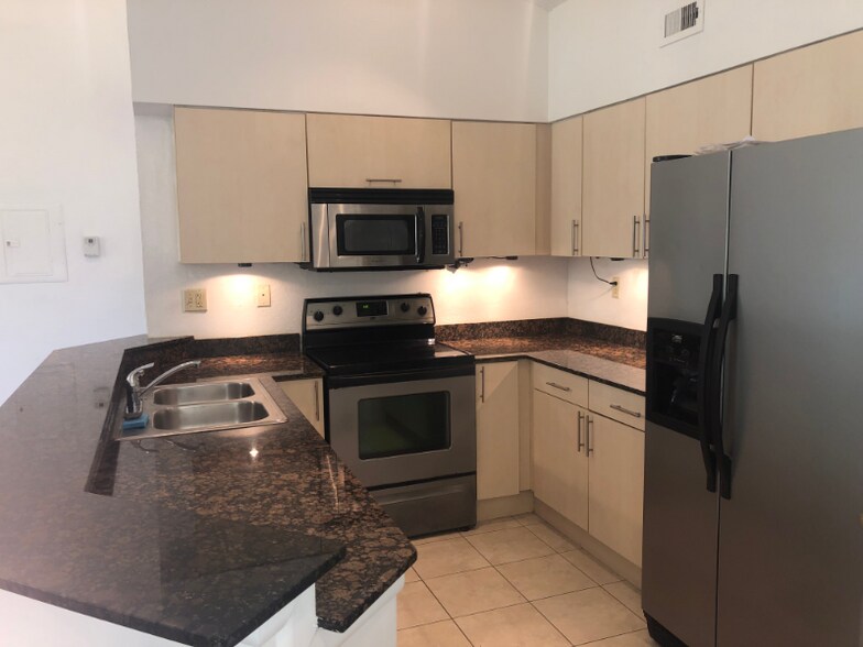 Primary Photo - 2550 SW 18th Terrace
