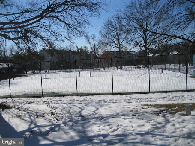 Building Photo - 8171 Fenwick Ct