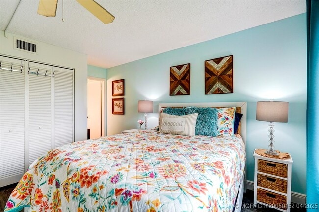 Building Photo - 5563 NE Gulfstream Way