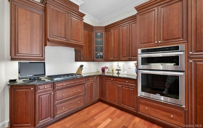 Building Photo - 702 Equestrian Way
