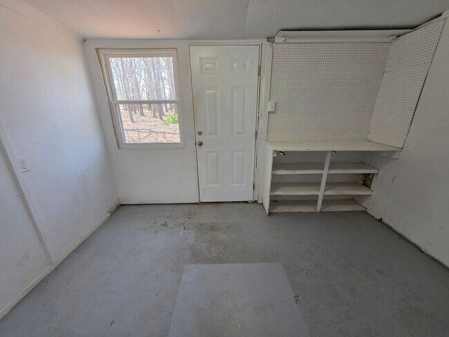 Building Photo - Move In Ready 3 Bedroom Home!