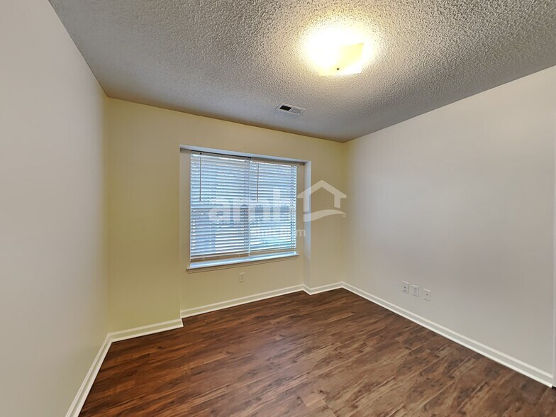 Building Photo - 5081 Poplar Glen Dr