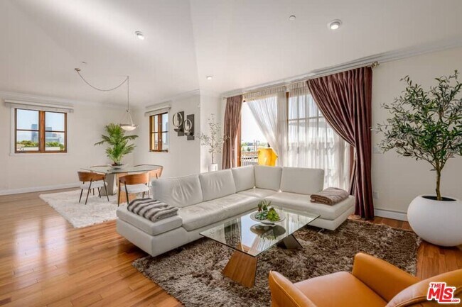 Building Photo - 10617 Eastborne Ave