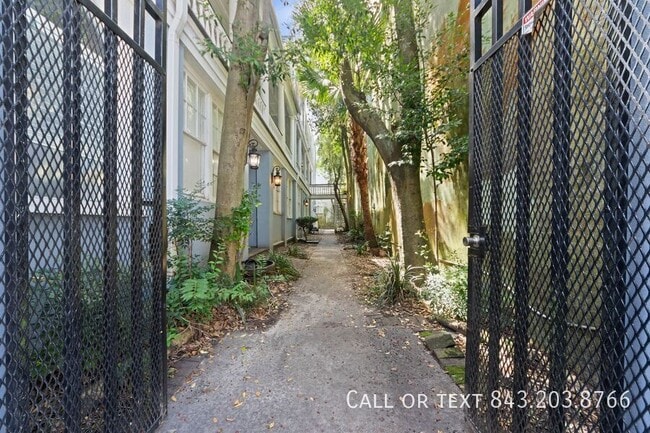 Building Photo - 75 Society St