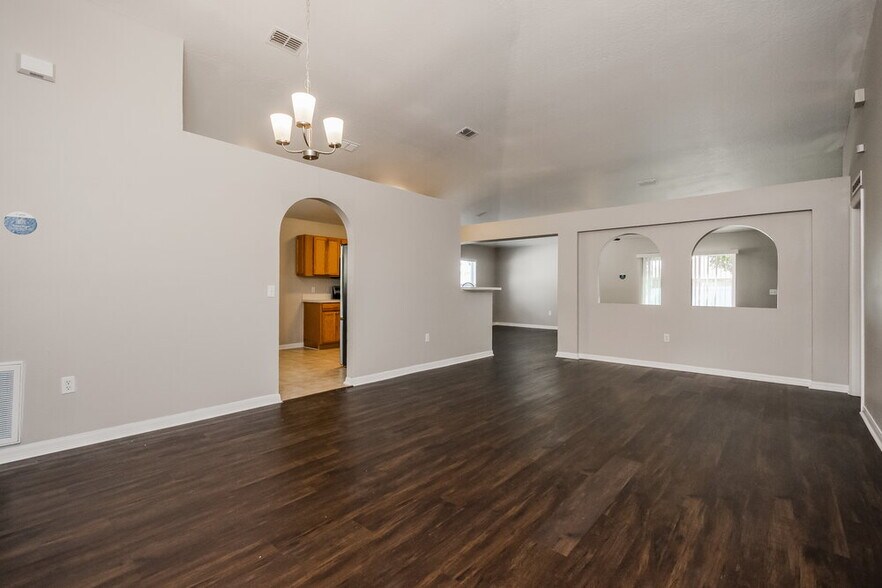 Building Photo - 2420 Tealwood Circle