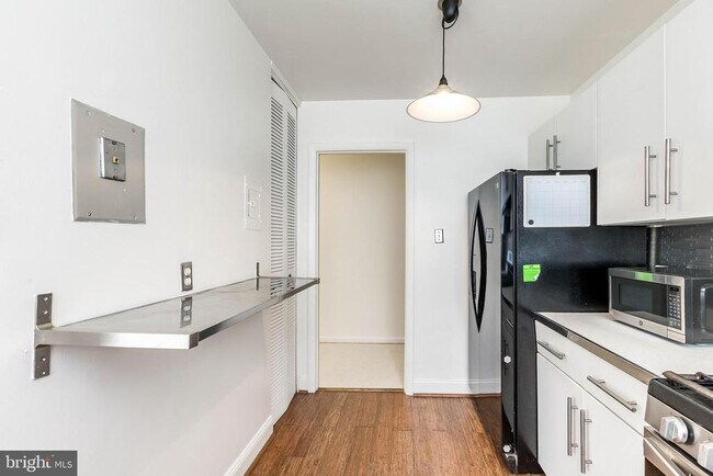 Building Photo - 10650 Weymouth St