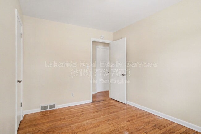 Building Photo - 1421 Ball Ave NE