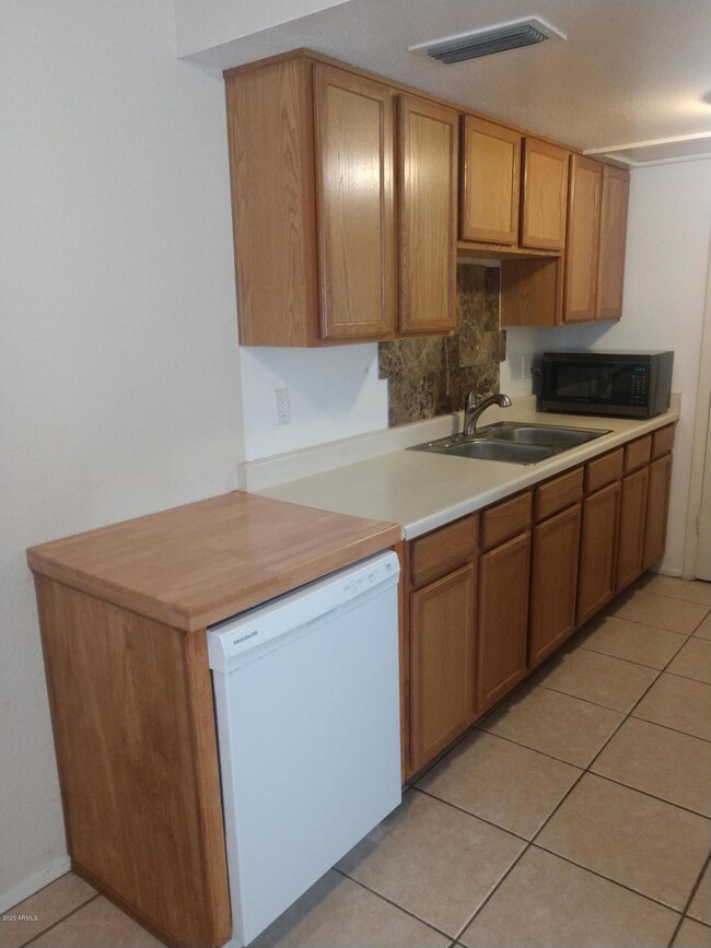 Building Photo - 4028 S 45th St