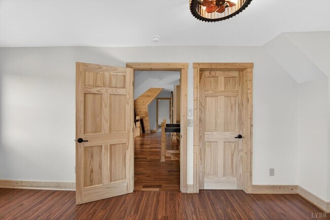 Building Photo - 308 Acres Ct