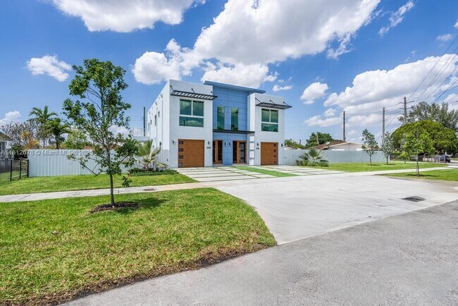Building Photo - 320 Florida Blvd