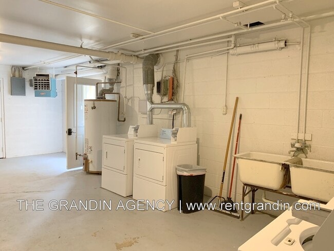 Building Photo - 1809 Grandin Rd SW