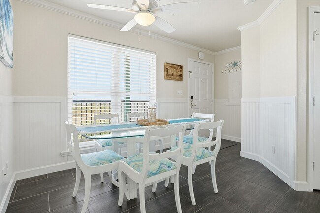 Building Photo - 9520 Seawall Blvd