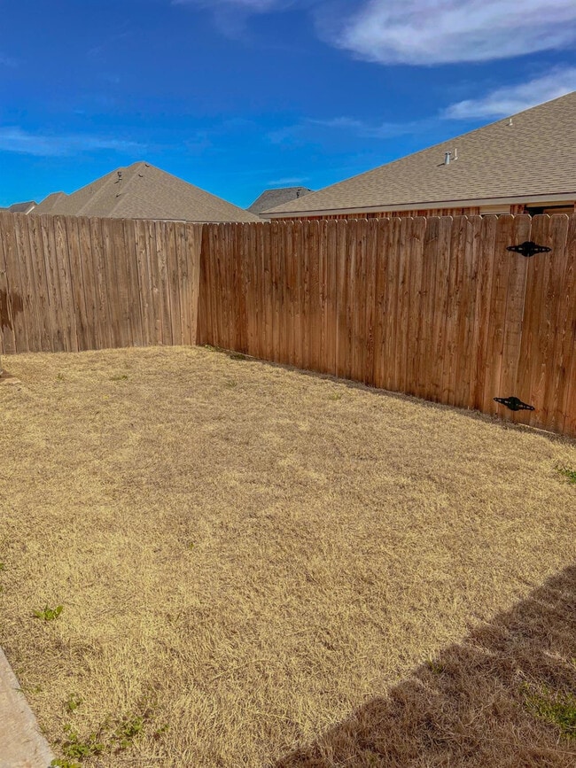 Building Photo - 11913 Evanston Ave