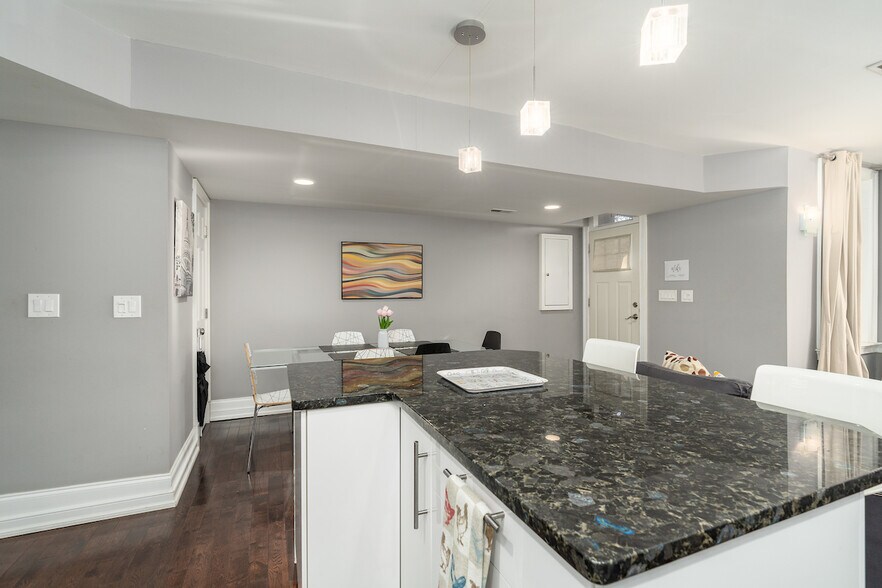 2 bedroom/2 bathroom, kitchen - 403 P St NW