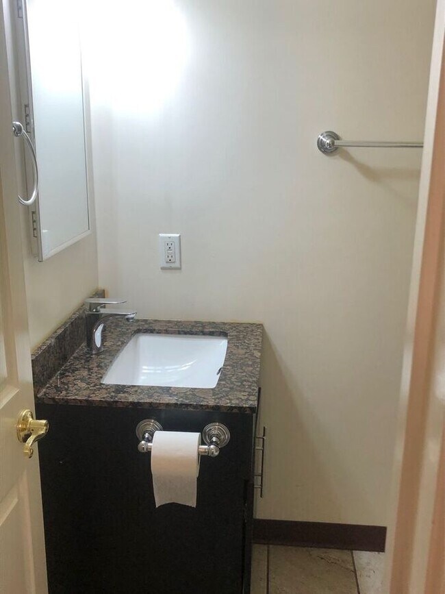 Building Photo - 2315 Parker St