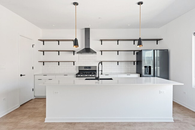 Building Photo - 6605 North Ave