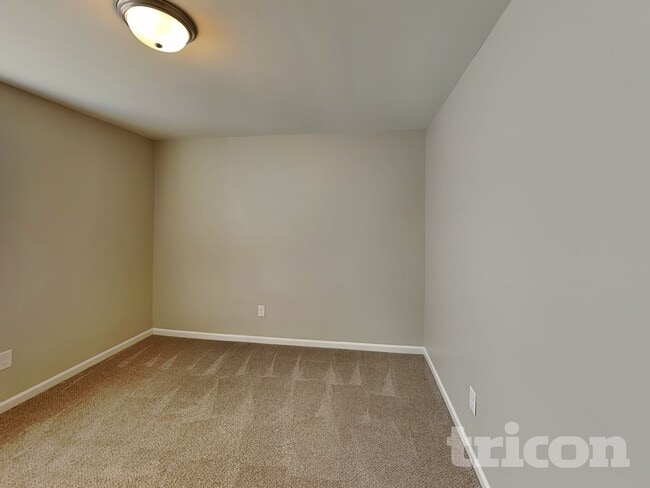 Building Photo - 151 Autumn Woods Dr