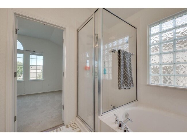Building Photo - 14205 Willow Tank Dr