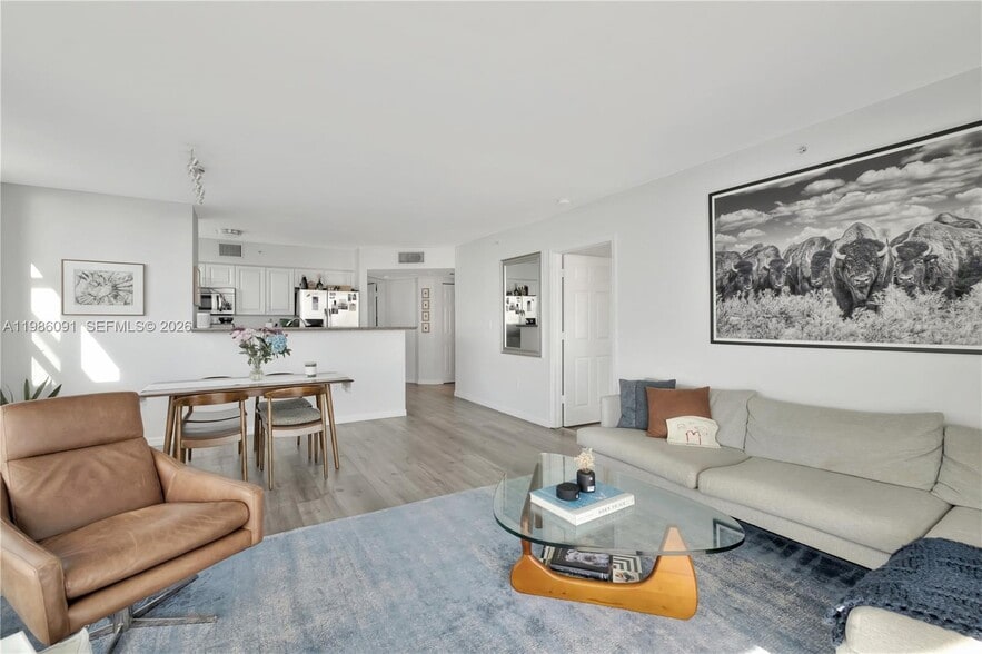 Building Photo - 1155 Brickell Bay Dr