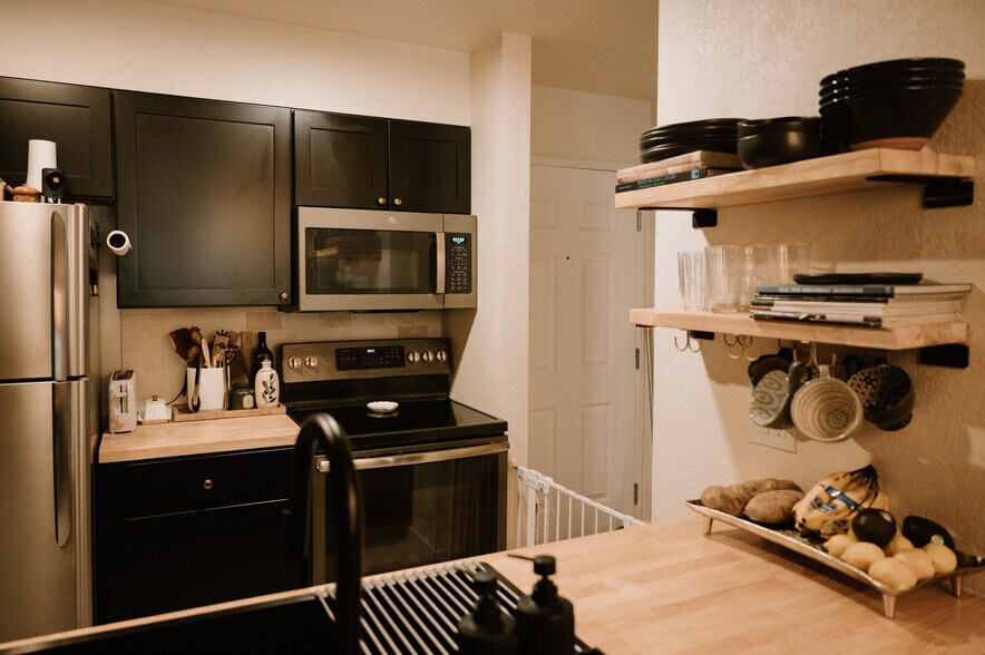 Building Photo - 444 S Kittredge St