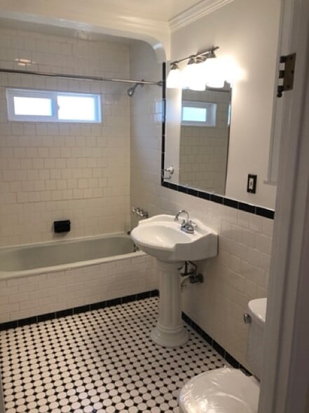 Building Photo - 729 N Harper Ave