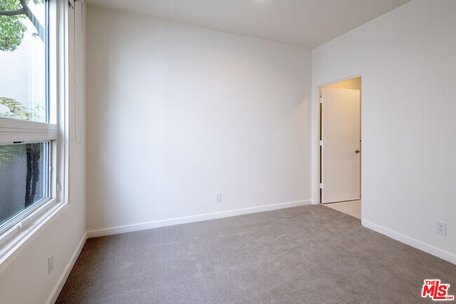 Building Photo - 15425 Antioch St