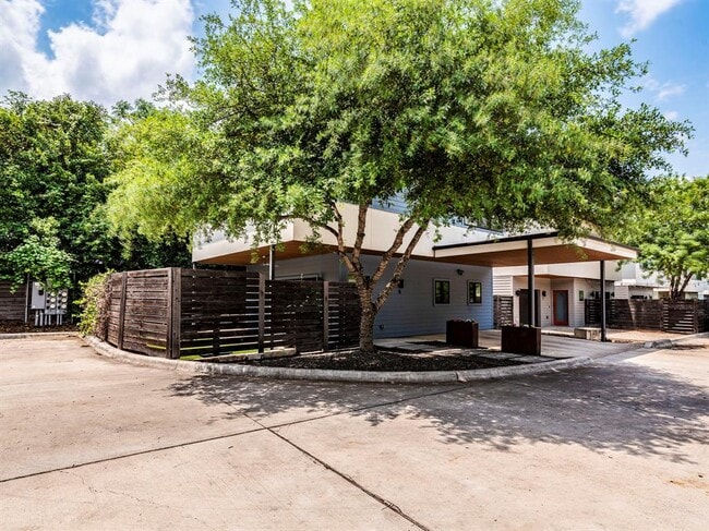 Building Photo - 2101 Montopolis Dr