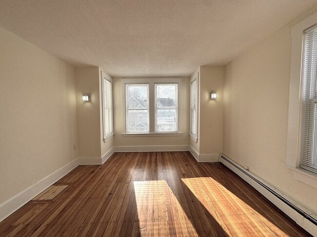 Building Photo - 405 Ferry St