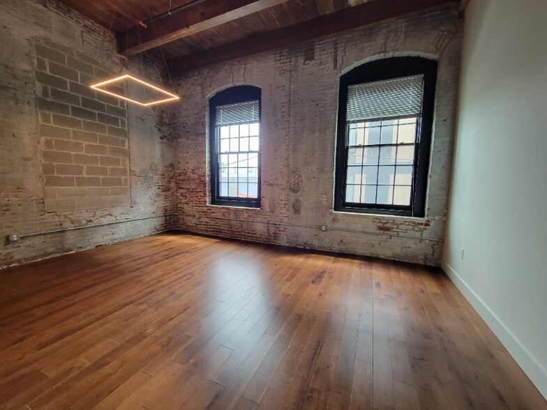 Primary Photo - 173 W Berks St