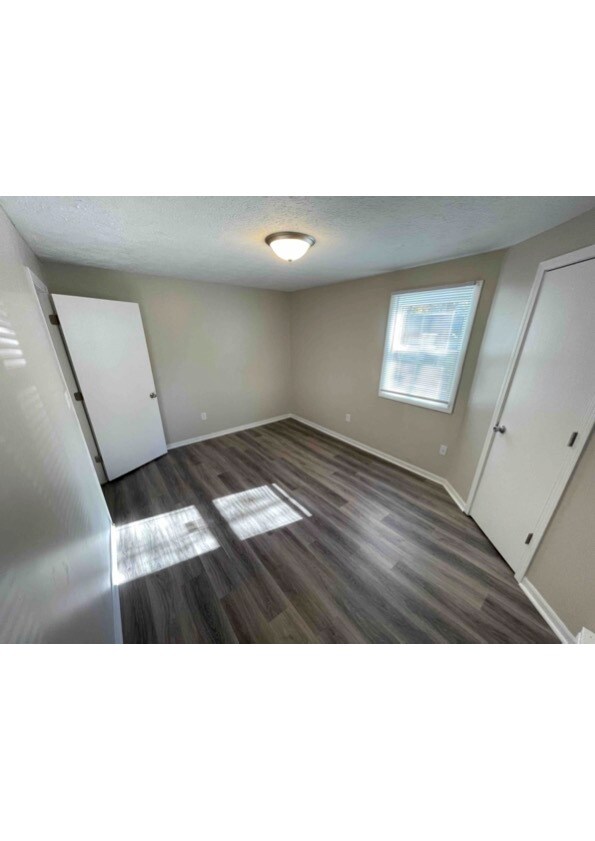 Building Photo - 576 High St NE