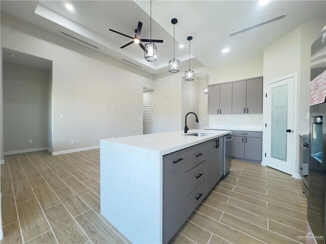 Building Photo - 1003 Durango Dr