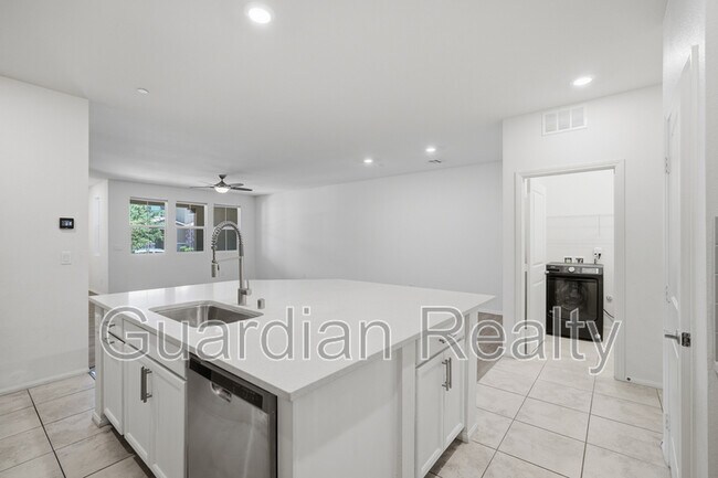 Building Photo - 2879 Cabrillo Terrace St