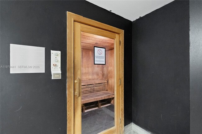 Building Photo - 1000 West Ave