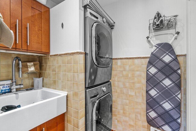 Building Photo - 2598 NW 27th St