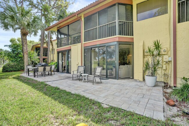 Building Photo - 5355 10th Fairway Dr