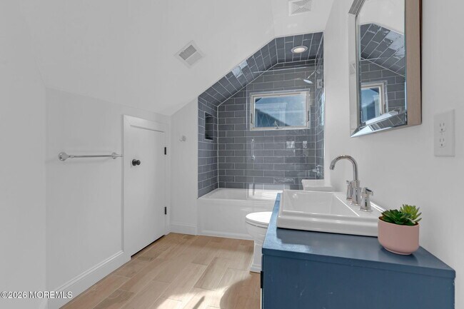 Building Photo - 115 Grassmere Avenue