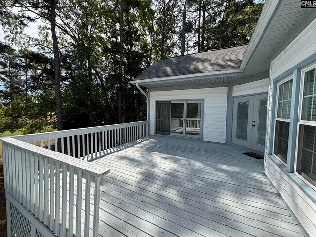 Building Photo - 221 Timberlake Dr