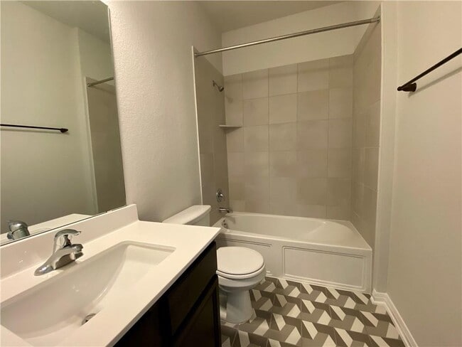 Building Photo - 809 Falkland Trace