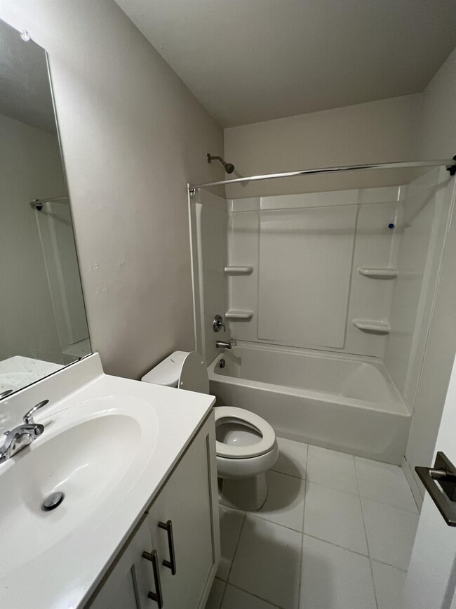 Building Photo - 25 Jessop Ln