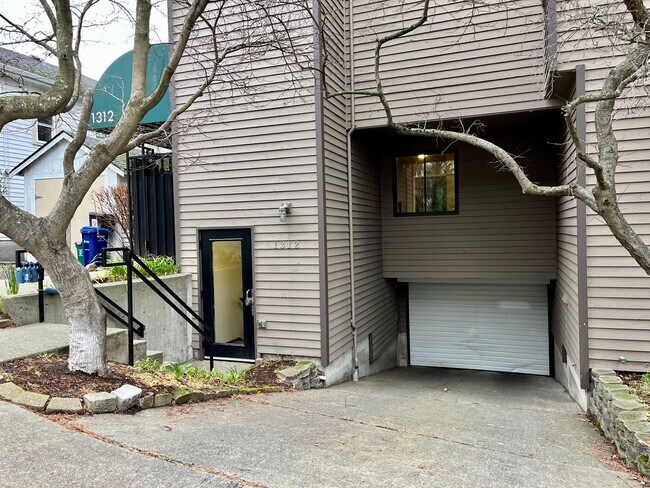 Building Photo - 1312 6th Ave N