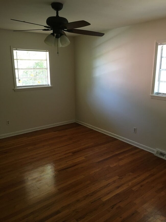 Building Photo - 4/2 House in Rome $1,495