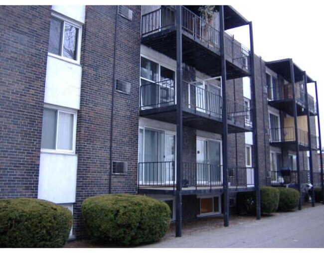 Building Photo - One-bedroom West Roxbury