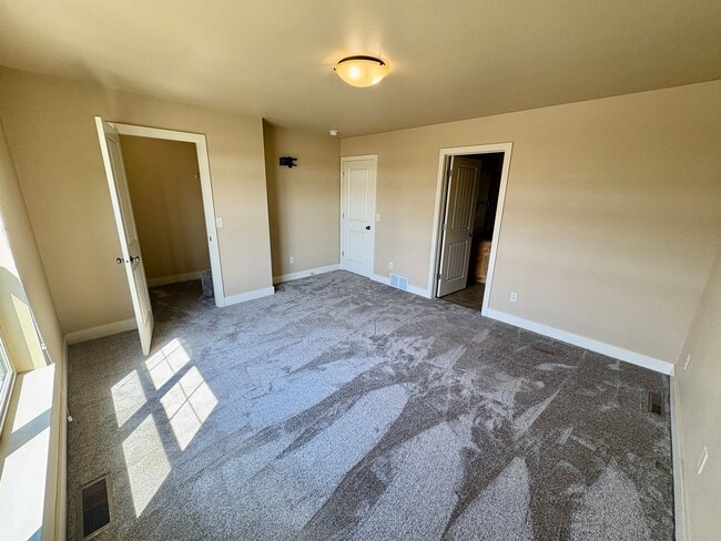 Building Photo - Beautiful West End Townhome – Spacious & M...
