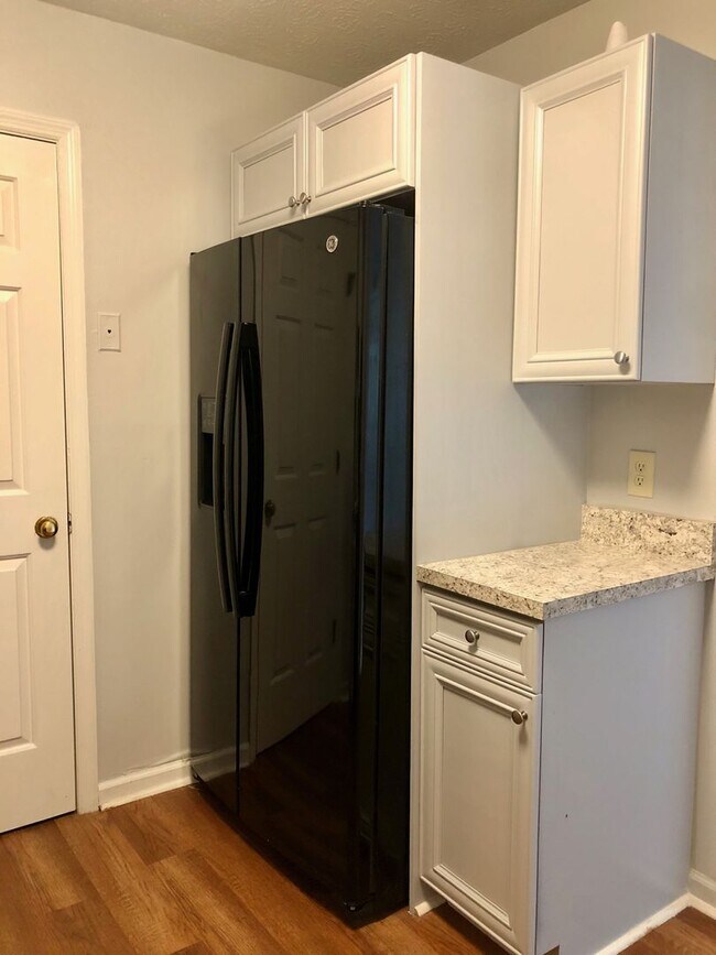 Building Photo - Close to 75 & 285....All Cobb Amenties