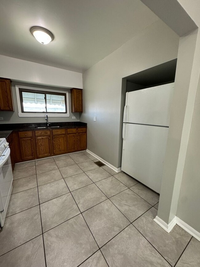 Building Photo - 2 Bedroom 1 Bathroom House in Calumet City...