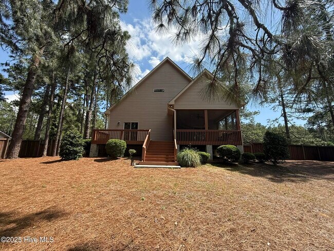 Building Photo - 175 Skyline Manor Rd